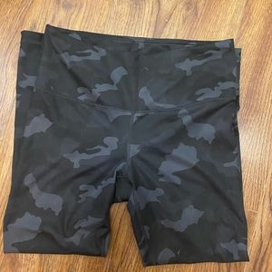 Black camo leggings